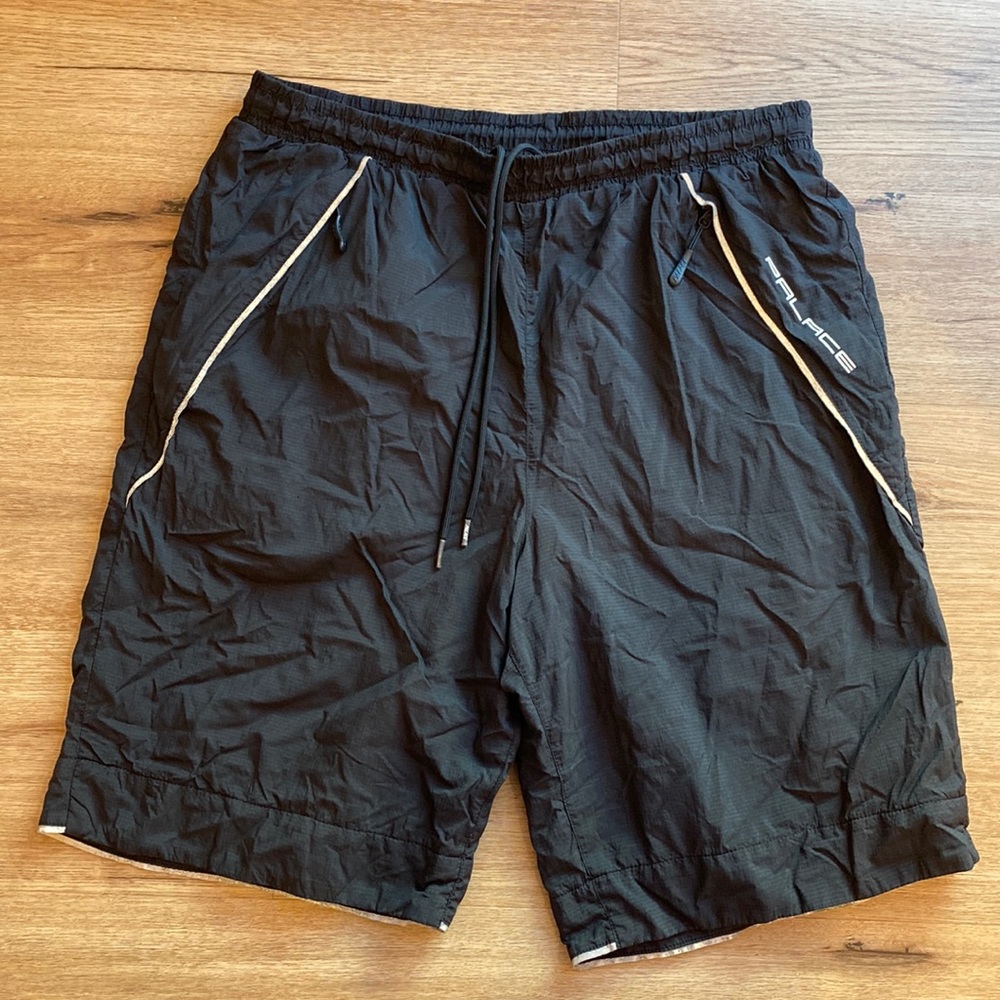 PALACE Crink Runner Shorts • Size XL